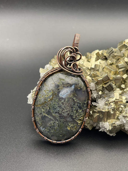 Oregon Green Moss Agate Pendant in Antiqued Copper Wire