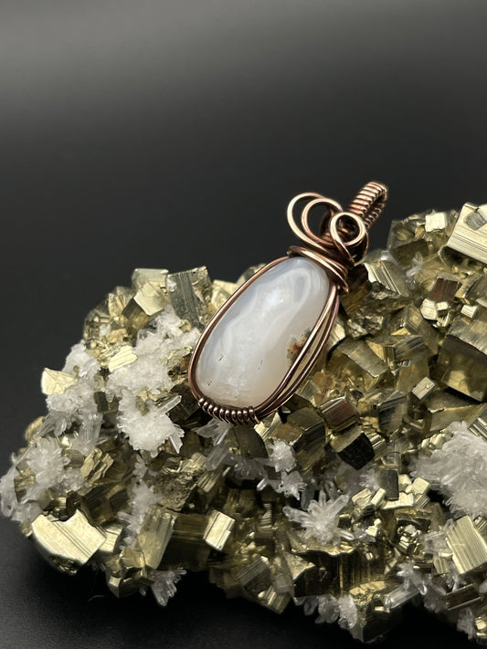 Elegant Seam Agate Pendant